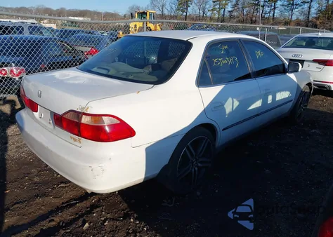 2000 Honda Accord 3.0 Lx from USA, damaged, VIN 1HGCG1643YA059947